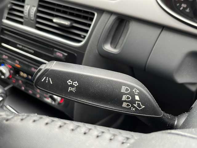アウディ Ａ４ 2．0 TFSI 兵庫県 2013(平25)年 6.7万km グレイシアホワイトメタリック 保証書・取説・有/純正SDナビ・ワンセグ・BT・CD・DVD・FM・AM/ETC/バックカメラ/追尾機能付きクルーズコントロール・/車線逸脱防止支援システム/衝突被害軽減ブレーキ/コーナーセンサー/前後ドライブレコーダー/ブラインドスポットミラー/アイドリングストップ/プッシュスタート/スマートキー×2/純正フロアマット/純正ドアバイザー