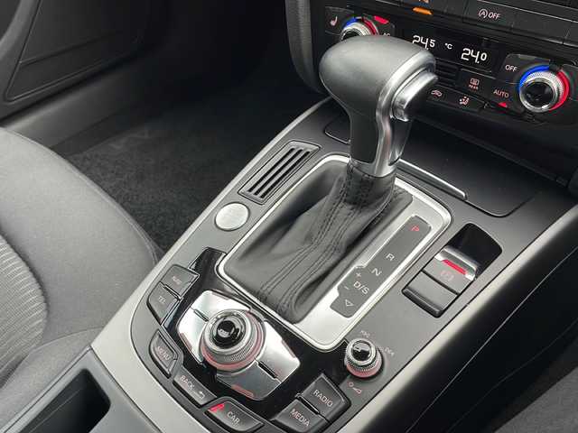 アウディ Ａ４ 2．0 TFSI 兵庫県 2013(平25)年 6.7万km グレイシアホワイトメタリック 保証書・取説・有/純正SDナビ・ワンセグ・BT・CD・DVD・FM・AM/ETC/バックカメラ/追尾機能付きクルーズコントロール・/車線逸脱防止支援システム/衝突被害軽減ブレーキ/コーナーセンサー/前後ドライブレコーダー/ブラインドスポットミラー/アイドリングストップ/プッシュスタート/スマートキー×2/純正フロアマット/純正ドアバイザー