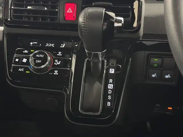 ダイハツ タント カスタム RS セレクション 三重県 2020(令2)年 6万km ブラックマイカメタリック ガソリン・ターボ/FF/インパネCVT/純正 9インチナビ NSZN-Y70DS/（CD/DVD/TV/iPod/MEMORY MUSIC/SD/Bluetooth/FM/AM/USB/HDMI/ドラレコ）/バックカメラ/両側パワースライドドア（ワンタッチオープン機能/ウェルカムオープン機能/タッチ＆ゴーロック機能付）/ドライブレコーダー 前方/ビルトインETC/スマートアシスト3/・衝突回避支援ブレーキ機能（対車両・対歩行者）/・衝突警報機能（対車両・対歩行者）/・ブレーキ制御付誤発進抑制機能（前方・後方）/・レーダークルコン/・レーンキープコントロール（LKC）/・車線逸脱抑制制御機能/・車線逸脱警報機能/・コーナーセンサー（フロント２個／リヤ２個）/・標識認識機能（進入禁止）/装備/・ハーフレザーシート/・シートヒーター（D/N）/・オートエアコン/・オートライト/・LED ヘッドランプ＋サイドビューランプ＋フロントフォグランプ/・運転席ロングスライド機能/・ステアリングスイッチ/・充電用USBジャック（タイプA）/・プッシュスタート/・純正15inAW/・スマートキーx1/など