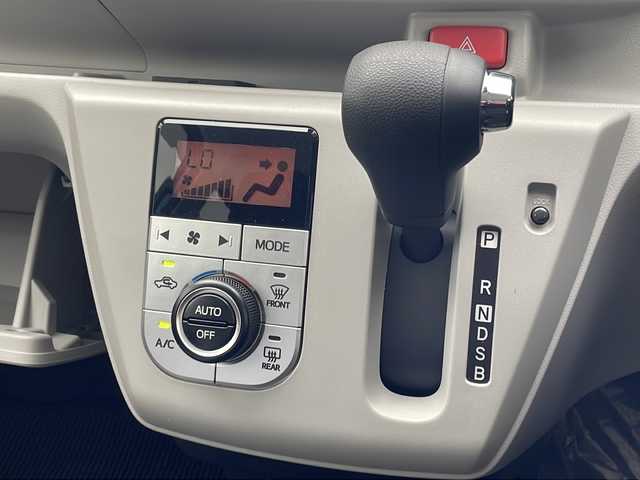 ダイハツ ミラ イース G SAⅢ 沖縄県 2018(平30)年 2.2万km スカイブルーメタリック 純正ナビ(NMZK-W68D)/(Bluetooth　フルセグTV　CD DVD AM FM)　　/バックカメラ/USB入力端子/ETC/ドライブレコーダー　/シートヒーター　/クリアランスソナー/コーナーセンサー/電動格納ミラー　/オートライト　/オートマチックハイビーム/LEDヘッドライト　/純正アルミホイール/社外フロアマット