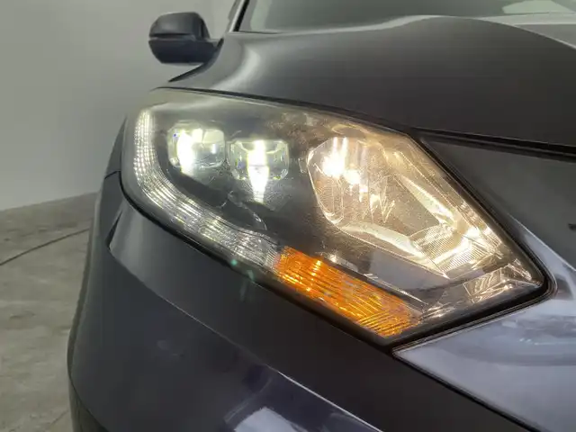 ホンダ ヴェゼル ハイブリッド Z 群馬県 2014(平26)年 8.1万km ルーセブラックM 純正７インチナビ　バックカメラ　クルーズコントロール　ＬＥＤライト　ハーフレザーシート　シートヒーター　純正１７インチＡＷ　ステアリングリモコン　スマートキー　ルーフレール　ＥＴＣ　禁煙車