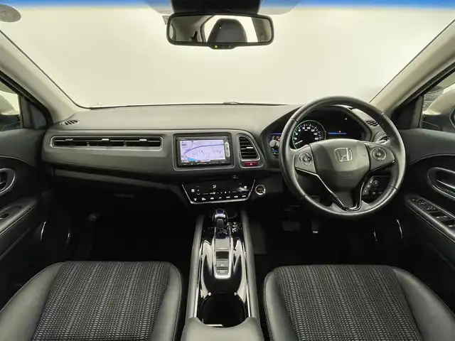 ホンダ ヴェゼル ハイブリッド Z 群馬県 2014(平26)年 8.1万km ルーセブラックM 純正７インチナビ　バックカメラ　クルーズコントロール　ＬＥＤライト　ハーフレザーシート　シートヒーター　純正１７インチＡＷ　ステアリングリモコン　スマートキー　ルーフレール　ＥＴＣ　禁煙車