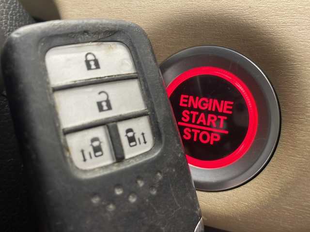ホンダ フリード G ホンダセンシング 愛知県 2018(平30)年 4.3万km プレミアムスパークルブラックパール ホンダセンシング/衝突軽減システム/７インチSDナビ/両側パワースライドドア/クルーズコントロール/フルセグ/CD/DVD/Bluetooth/バックカメラ/LEDヘッドライト/オートライト/ドライブレコーダー/ETC/ステアリングスイッチ/スマートキー/プッシュスタート