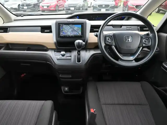 ホンダ フリード G ホンダセンシング 千葉県 2018(平30)年 4.4万km プレミアムスパークルブラックパール ホンダセンシング/・衝突軽減ブレーキ（CMBS）/・車線維持支援システム（LKAS）/・アダプティブクルーズコントロール（ACC）/・後方誤発進抑制機能/・誤発進抑制機能/両側パワースライドドア/社外SDナビ/地デジTV/【DVD/CD再生機能　Bluetooth接続】/バックカメラ/ETC/LEDヘッドライト/ウインカーミラー/Honda スマートキー