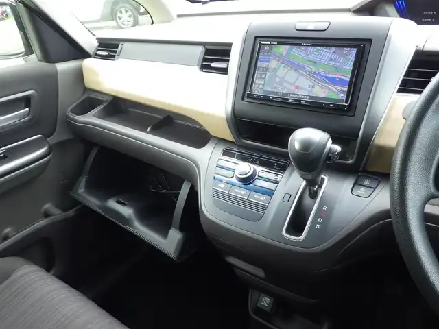 ホンダ フリード G ホンダセンシング 千葉県 2018(平30)年 4.4万km プレミアムスパークルブラックパール ホンダセンシング/・衝突軽減ブレーキ（CMBS）/・車線維持支援システム（LKAS）/・アダプティブクルーズコントロール（ACC）/・後方誤発進抑制機能/・誤発進抑制機能/両側パワースライドドア/社外SDナビ/地デジTV/【DVD/CD再生機能　Bluetooth接続】/バックカメラ/ETC/LEDヘッドライト/ウインカーミラー/Honda スマートキー