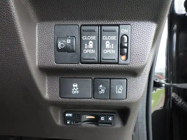 ホンダ フリード G ホンダセンシング 千葉県 2018(平30)年 4.4万km プレミアムスパークルブラックパール ホンダセンシング/・衝突軽減ブレーキ（CMBS）/・車線維持支援システム（LKAS）/・アダプティブクルーズコントロール（ACC）/・後方誤発進抑制機能/・誤発進抑制機能/両側パワースライドドア/社外SDナビ/地デジTV/【DVD/CD再生機能　Bluetooth接続】/バックカメラ/ETC/LEDヘッドライト/ウインカーミラー/Honda スマートキー