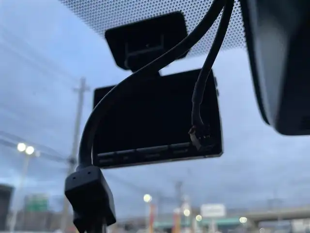 トヨタ シエンタ X 石川県 2019(令1)年 6.1万km コバルトブルーメタリック 社外メモリーナビ/フルセグTV/ETC/パワースライドドア/キーレス/レーダーブレーキ/レーンキープアシスト/ドライブレコーダー/保証書