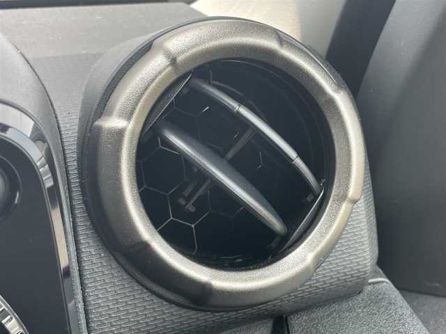 スズキ ジムニー XC 千葉県 2023(令5)年 1.6万km ジャングルグリーン セーフティサポート /ストラーダナビ /【型式：CN-E330D】/ラジオ/CD/Bluetooth/フルセグTV /バックカメラ /D/N席シートヒーター /ビルトインETC /オートライト/LEDヘッドライト /フロントフォグランプ/クルーズコントロール/パワーウィンドウ/パワーステアリング/ABS