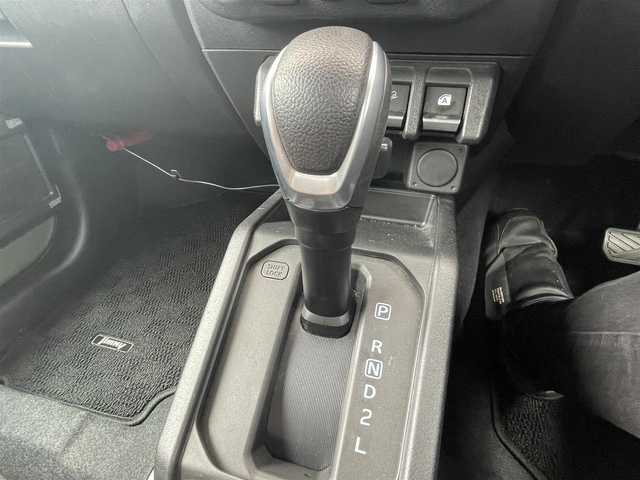 スズキ ジムニー XC 千葉県 2023(令5)年 1.6万km ジャングルグリーン セーフティサポート /ストラーダナビ /【型式：CN-E330D】/ラジオ/CD/Bluetooth/フルセグTV /バックカメラ /D/N席シートヒーター /ビルトインETC /オートライト/LEDヘッドライト /フロントフォグランプ/クルーズコントロール/パワーウィンドウ/パワーステアリング/ABS