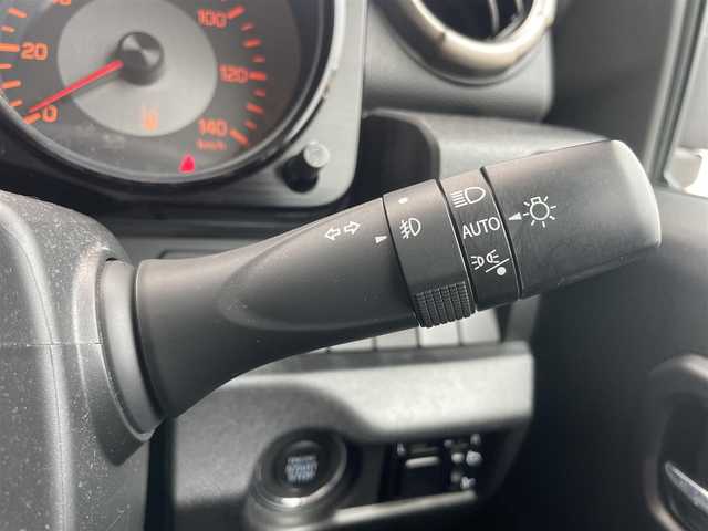 スズキ ジムニー XC 千葉県 2023(令5)年 1.6万km ジャングルグリーン セーフティサポート /ストラーダナビ /【型式：CN-E330D】/ラジオ/CD/Bluetooth/フルセグTV /バックカメラ /D/N席シートヒーター /ビルトインETC /オートライト/LEDヘッドライト /フロントフォグランプ/クルーズコントロール/パワーウィンドウ/パワーステアリング/ABS