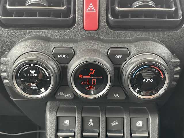 スズキ ジムニー XC 千葉県 2023(令5)年 1.6万km ジャングルグリーン セーフティサポート /ストラーダナビ /【型式：CN-E330D】/ラジオ/CD/Bluetooth/フルセグTV /バックカメラ /D/N席シートヒーター /ビルトインETC /オートライト/LEDヘッドライト /フロントフォグランプ/クルーズコントロール/パワーウィンドウ/パワーステアリング/ABS
