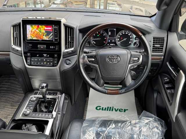 トヨタ ランドクルーザー ZX 道東・釧路十勝 2015(平27)年 10.7万km ブラック ４WD/社外SDナビ(AVN-Z04iW)/CD/DVD/MSV/BT/フルセグTV/バックカメラ /サンルーフ/黒レザーシート/運転席メモリーシート/前席パワーシート/シートヒーター/エアーシート/クルーズコントロール/ETC/BSM/純正エンジンスターター/ウッドコンビステア/ヘッドランプクリーナー/純正フロアマット
