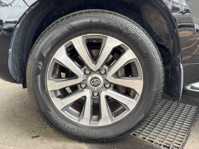 トヨタ ランドクルーザー ZX 道東・釧路十勝 2015(平27)年 10.7万km ブラック ４WD/社外SDナビ(AVN-Z04iW)/CD/DVD/MSV/BT/フルセグTV/バックカメラ /サンルーフ/黒レザーシート/運転席メモリーシート/前席パワーシート/シートヒーター/エアーシート/クルーズコントロール/ETC/BSM/純正エンジンスターター/ウッドコンビステア/ヘッドランプクリーナー/純正フロアマット