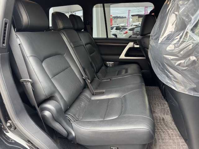 トヨタ ランドクルーザー ZX 道東・釧路十勝 2015(平27)年 10.7万km ブラック ４WD/社外SDナビ(AVN-Z04iW)/CD/DVD/MSV/BT/フルセグTV/バックカメラ /サンルーフ/黒レザーシート/運転席メモリーシート/前席パワーシート/シートヒーター/エアーシート/クルーズコントロール/ETC/BSM/純正エンジンスターター/ウッドコンビステア/ヘッドランプクリーナー/純正フロアマット