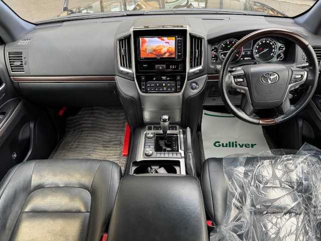 トヨタ ランドクルーザー ZX 道東・釧路十勝 2015(平27)年 10.7万km ブラック ４WD/社外SDナビ(AVN-Z04iW)/CD/DVD/MSV/BT/フルセグTV/バックカメラ /サンルーフ/黒レザーシート/運転席メモリーシート/前席パワーシート/シートヒーター/エアーシート/クルーズコントロール/ETC/BSM/純正エンジンスターター/ウッドコンビステア/ヘッドランプクリーナー/純正フロアマット