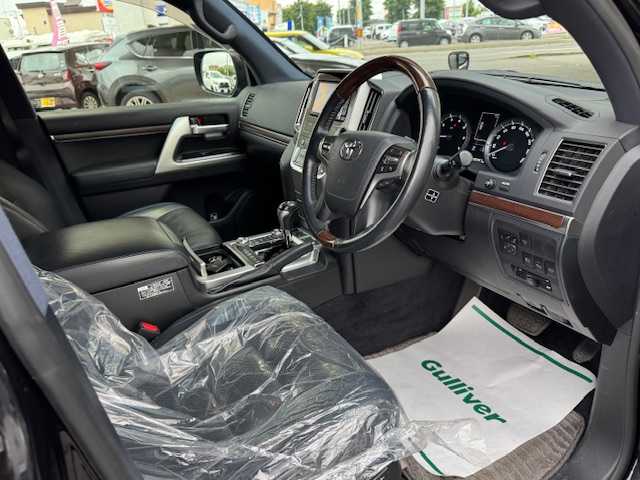 トヨタ ランドクルーザー ZX 道東・釧路十勝 2015(平27)年 10.7万km ブラック ４WD/社外SDナビ(AVN-Z04iW)/CD/DVD/MSV/BT/フルセグTV/バックカメラ /サンルーフ/黒レザーシート/運転席メモリーシート/前席パワーシート/シートヒーター/エアーシート/クルーズコントロール/ETC/BSM/純正エンジンスターター/ウッドコンビステア/ヘッドランプクリーナー/純正フロアマット