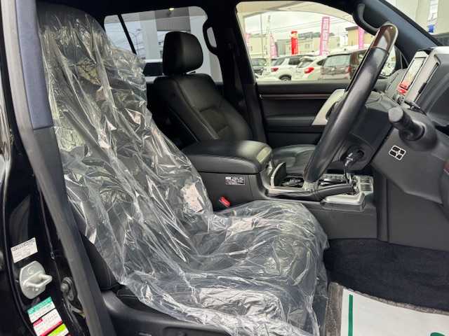 トヨタ ランドクルーザー ZX 道東・釧路十勝 2015(平27)年 10.7万km ブラック ４WD/社外SDナビ(AVN-Z04iW)/CD/DVD/MSV/BT/フルセグTV/バックカメラ /サンルーフ/黒レザーシート/運転席メモリーシート/前席パワーシート/シートヒーター/エアーシート/クルーズコントロール/ETC/BSM/純正エンジンスターター/ウッドコンビステア/ヘッドランプクリーナー/純正フロアマット