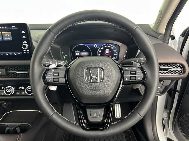 ホンダ ＺＲ－Ｖ ハイブリッド e:HEV Z 道央・札幌 2023(令5)年 0.6万km プラチナホワイトパール ・ワンオーナー/・４WD/・寒冷地仕様/・ホンダコネクトナビ/フルセグ/　BT/USB/Applecarplay/AndroidAuto/・マルチビューモニター/・BOSEサウンド/・ビルトインETC2.0/・ワイヤレス充電/・ホンダセンシング/・レーダークルーズコントロール/・レーンアシスト/・クリアランスソナー/・BSM/・ハンズフリーパワーバックドア/・LEDヘッドライト/・LEDアクティブコーナリングライト/・プッシュスタート/・スマートキー/・純正フロアマット/・保証書、取説
