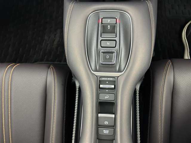 ホンダ ＺＲ－Ｖ ハイブリッド e:HEV Z 道央・札幌 2023(令5)年 0.6万km プラチナホワイトパール ・ワンオーナー/・４WD/・寒冷地仕様/・ホンダコネクトナビ/フルセグ/　BT/USB/Applecarplay/AndroidAuto/・マルチビューモニター/・BOSEサウンド/・ビルトインETC2.0/・ワイヤレス充電/・ホンダセンシング/・レーダークルーズコントロール/・レーンアシスト/・クリアランスソナー/・BSM/・ハンズフリーパワーバックドア/・LEDヘッドライト/・LEDアクティブコーナリングライト/・プッシュスタート/・スマートキー/・純正フロアマット/・保証書、取説