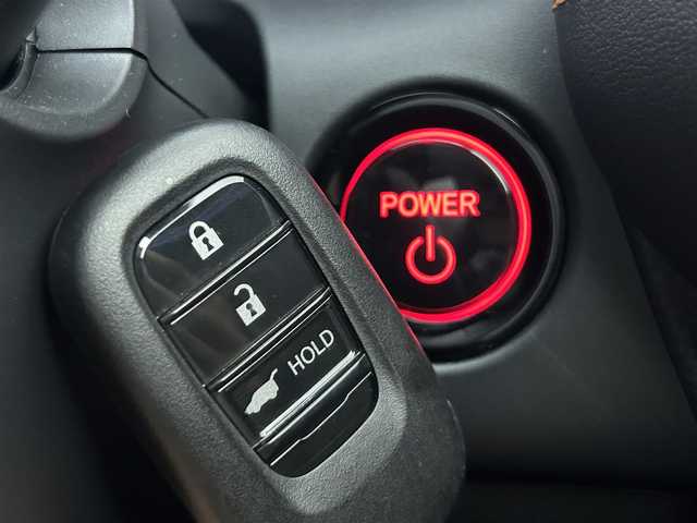 ホンダ ＺＲ－Ｖ ハイブリッド e:HEV Z 道央・札幌 2023(令5)年 0.6万km プラチナホワイトパール ・ワンオーナー/・４WD/・寒冷地仕様/・ホンダコネクトナビ/フルセグ/　BT/USB/Applecarplay/AndroidAuto/・マルチビューモニター/・BOSEサウンド/・ビルトインETC2.0/・ワイヤレス充電/・ホンダセンシング/・レーダークルーズコントロール/・レーンアシスト/・クリアランスソナー/・BSM/・ハンズフリーパワーバックドア/・LEDヘッドライト/・LEDアクティブコーナリングライト/・プッシュスタート/・スマートキー/・純正フロアマット/・保証書、取説