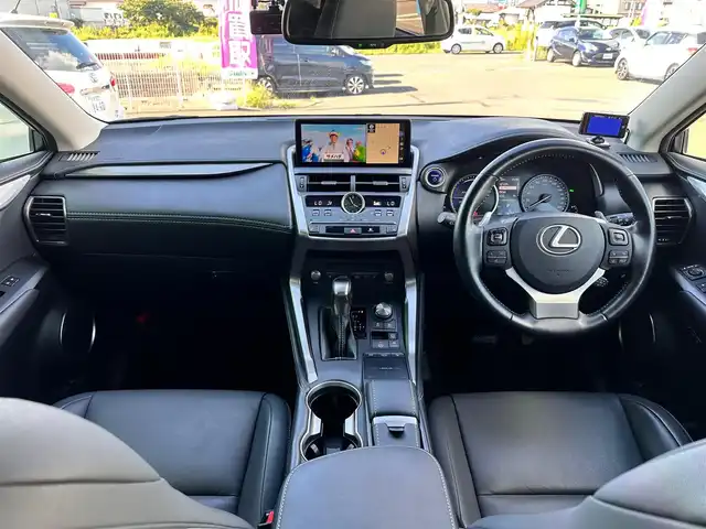 レクサス ＮＸ 300h Iパッケージ 宮城県 2018(平30)年 5.7万km ソニッククォーツ パーキングサポートブレーキ（静止物）/OP18インチAW/＝＝＝/セーフティシステムプラス/・プリクラッシュセーフティ/・レーンディパーチャーアラート/・アダプティブハイビームシステム/・レーダークルーズコントロール/純正ナビ/・CD/DVD/・Bluetooth/・フルセグTV/サイドカメラ/バックカメラ/ビルトインETC2.0/ドライブレコーダー/パワーバックドア/L_tex（合皮）シート/シートヒーター/ステアリングヒーター/パワーシート（運転席メモリー機能付）/革巻きステアリング/パドルシフト/ステアリングスイッチ/電動パーキングブレーキ/ブレーキホールド/角型LEDヘッドランプ/フォグランプ/オートライト/スマートキー＆プッシュスタート/電動格納ミラー/純正フロアマット/トノカバー/W/サイド/カーテン/ニーエアバッグ
