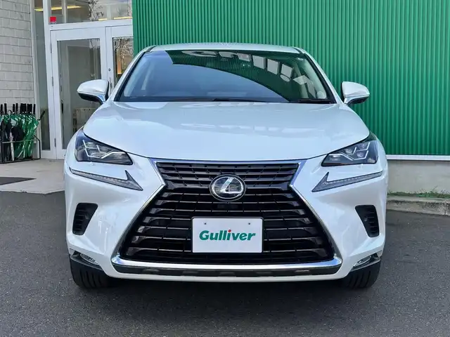 レクサス ＮＸ 300h Iパッケージ 宮城県 2018(平30)年 5.7万km ソニッククォーツ パーキングサポートブレーキ（静止物）/OP18インチAW/＝＝＝/セーフティシステムプラス/・プリクラッシュセーフティ/・レーンディパーチャーアラート/・アダプティブハイビームシステム/・レーダークルーズコントロール/純正ナビ/・CD/DVD/・Bluetooth/・フルセグTV/サイドカメラ/バックカメラ/ビルトインETC2.0/ドライブレコーダー/パワーバックドア/L_tex（合皮）シート/シートヒーター/ステアリングヒーター/パワーシート（運転席メモリー機能付）/革巻きステアリング/パドルシフト/ステアリングスイッチ/電動パーキングブレーキ/ブレーキホールド/角型LEDヘッドランプ/フォグランプ/オートライト/スマートキー＆プッシュスタート/電動格納ミラー/純正フロアマット/トノカバー/W/サイド/カーテン/ニーエアバッグ