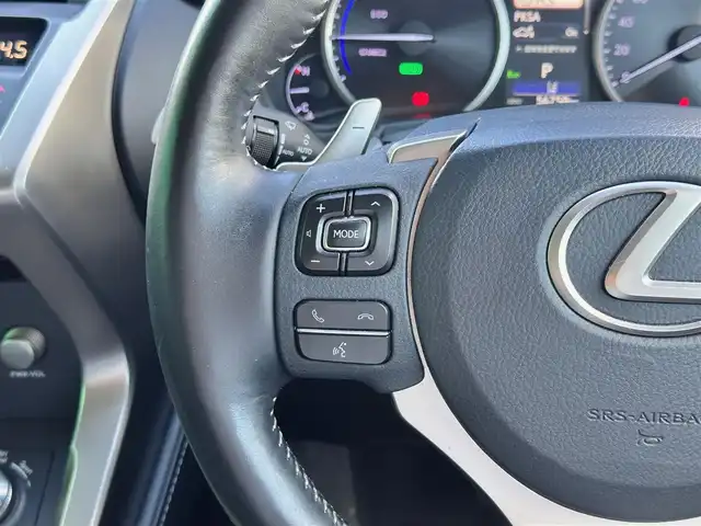 レクサス ＮＸ 300h Iパッケージ 宮城県 2018(平30)年 5.7万km ソニッククォーツ パーキングサポートブレーキ（静止物）/OP18インチAW/＝＝＝/セーフティシステムプラス/・プリクラッシュセーフティ/・レーンディパーチャーアラート/・アダプティブハイビームシステム/・レーダークルーズコントロール/純正ナビ/・CD/DVD/・Bluetooth/・フルセグTV/サイドカメラ/バックカメラ/ビルトインETC2.0/ドライブレコーダー/パワーバックドア/L_tex（合皮）シート/シートヒーター/ステアリングヒーター/パワーシート（運転席メモリー機能付）/革巻きステアリング/パドルシフト/ステアリングスイッチ/電動パーキングブレーキ/ブレーキホールド/角型LEDヘッドランプ/フォグランプ/オートライト/スマートキー＆プッシュスタート/電動格納ミラー/純正フロアマット/トノカバー/W/サイド/カーテン/ニーエアバッグ