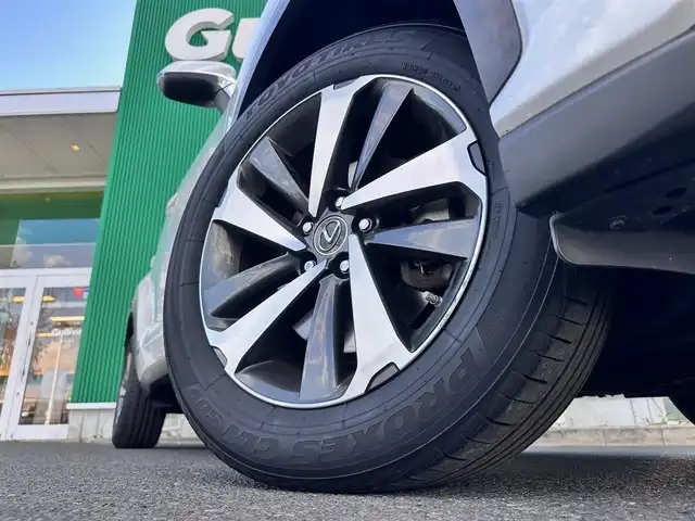 レクサス ＮＸ 300h Iパッケージ 宮城県 2018(平30)年 5.7万km ソニッククォーツ パーキングサポートブレーキ（静止物）/OP18インチAW/＝＝＝/セーフティシステムプラス/・プリクラッシュセーフティ/・レーンディパーチャーアラート/・アダプティブハイビームシステム/・レーダークルーズコントロール/純正ナビ/・CD/DVD/・Bluetooth/・フルセグTV/サイドカメラ/バックカメラ/ビルトインETC2.0/ドライブレコーダー/パワーバックドア/L_tex（合皮）シート/シートヒーター/ステアリングヒーター/パワーシート（運転席メモリー機能付）/革巻きステアリング/パドルシフト/ステアリングスイッチ/電動パーキングブレーキ/ブレーキホールド/角型LEDヘッドランプ/フォグランプ/オートライト/スマートキー＆プッシュスタート/電動格納ミラー/純正フロアマット/トノカバー/W/サイド/カーテン/ニーエアバッグ