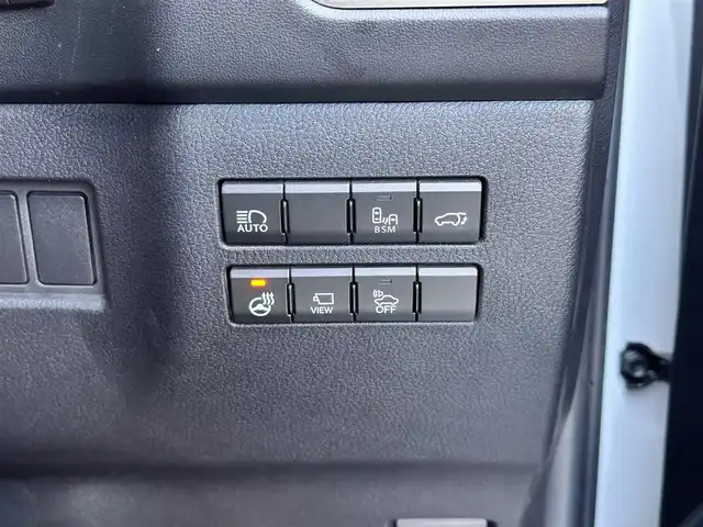 レクサス ＮＸ 300h Iパッケージ 宮城県 2018(平30)年 5.7万km ソニッククォーツ パーキングサポートブレーキ（静止物）/OP18インチAW/＝＝＝/セーフティシステムプラス/・プリクラッシュセーフティ/・レーンディパーチャーアラート/・アダプティブハイビームシステム/・レーダークルーズコントロール/純正ナビ/・CD/DVD/・Bluetooth/・フルセグTV/サイドカメラ/バックカメラ/ビルトインETC2.0/ドライブレコーダー/パワーバックドア/L_tex（合皮）シート/シートヒーター/ステアリングヒーター/パワーシート（運転席メモリー機能付）/革巻きステアリング/パドルシフト/ステアリングスイッチ/電動パーキングブレーキ/ブレーキホールド/角型LEDヘッドランプ/フォグランプ/オートライト/スマートキー＆プッシュスタート/電動格納ミラー/純正フロアマット/トノカバー/W/サイド/カーテン/ニーエアバッグ
