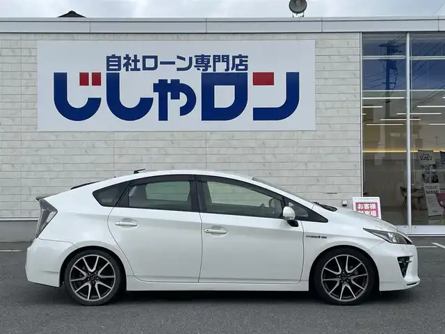 トヨタ プリウス S ツーリングセレ G’s 佐賀県 2013(平25)年 10.7万km ホワイトパールクリスタルシャイン こちらは現金またはオートローンご利用時の価格です/自社ローンご希望の方は別途その旨お申付け下さい/＊純正ナビ/＊CD/DVD/Bluetooth/＊バックカメラ/＊Autoライト/＊ＥＴＣ/＊電動格納ミラー/＊横滑り防止装置/＊盗難防止装置/＊フロアマット/＊ドアバイザー/＊パワステ/＊パワーウインドウ/＊ステアリングスイッチ/＊純正アルミホイール