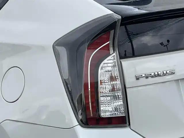 トヨタ プリウス S ツーリングセレ G’s 佐賀県 2013(平25)年 10.7万km ホワイトパールクリスタルシャイン こちらは現金またはオートローンご利用時の価格です/自社ローンご希望の方は別途その旨お申付け下さい/＊純正ナビ/＊CD/DVD/Bluetooth/＊バックカメラ/＊Autoライト/＊ＥＴＣ/＊電動格納ミラー/＊横滑り防止装置/＊盗難防止装置/＊フロアマット/＊ドアバイザー/＊パワステ/＊パワーウインドウ/＊ステアリングスイッチ/＊純正アルミホイール