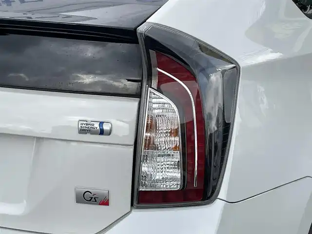 トヨタ プリウス S ツーリングセレ G’s 佐賀県 2013(平25)年 10.7万km ホワイトパールクリスタルシャイン こちらは現金またはオートローンご利用時の価格です/自社ローンご希望の方は別途その旨お申付け下さい/＊純正ナビ/＊CD/DVD/Bluetooth/＊バックカメラ/＊Autoライト/＊ＥＴＣ/＊電動格納ミラー/＊横滑り防止装置/＊盗難防止装置/＊フロアマット/＊ドアバイザー/＊パワステ/＊パワーウインドウ/＊ステアリングスイッチ/＊純正アルミホイール