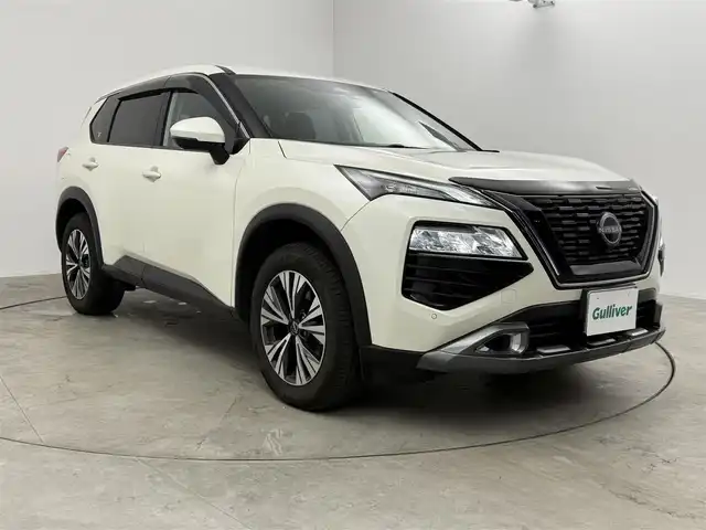 日産 エクストレイル X e－4ORCE 愛知県 2022(令4)年 9.7万km ブリリアントホワイトパール メーカー純正12.3インチナビ/・フルセグTV/Bluetooth/USB/CarPlay/アラウンドビューモニター/ビルドインETC/純正前後ドライブレコーダー/パワーバックドア/インテリジェントルームミラー/プロパイロット/エマージェンシーブレーキ/MOD（踏み間違え防止）/トランク内1500W電源/前席パワーシート/前席シートヒーター/ステアリングヒーター/純正18インチアルミホイール/純正フロアマット/ボンネットガード/サイドバイザー/テレビキャンセラー