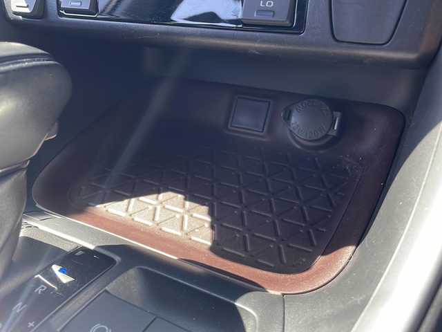 トヨタ ＲＡＶ４ G Zパッケージ 岩手県 2019(令1)年 6.5万km ホワイトパールクリスタルシャイン 純正SDナビ/AM/FM/CD/DVD/Bluetooth/純正エンジンスターター/デジタルインナーミラー/パワーバックドア/寒冷地仕様/ステアリングヒーター/フルセグTV/純正オーディオ/バックカメラ/ETC2.0/純正ドライブレコーダー/レーダークルーズコントロール/衝突被害軽減ブレーキ/レーンキープアシスト/横滑り防止装置/D席パワーシート/シートヒーター/オートライト/オートハイビーム/LEDヘッドライト/フォグランプ/スマートキー/プッシュスタート/電動格納ミラー/純正18インチAW/純正フロアマット/純正ドアバイザー/保証書/取扱説明書