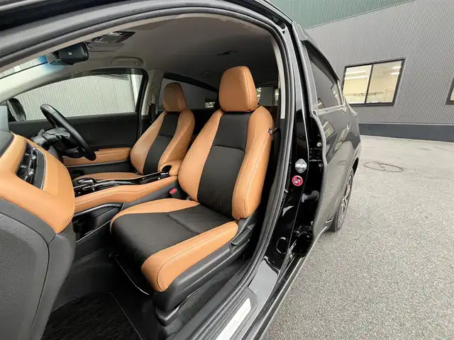 ホンダ ヴェゼル ハイブリッド Z ホンダセンシング 滋賀県 2020(令2)年 6.3万km クリスタルブラックパール 純正8インチナビ/Bluetooth/CD/DVD/iPod/AUX/フルセグTV/バックカメラ/追従クルーズコントロール/ホンダセンシング/ハーフレザーシート/シートヒーター/純正17インチアルミホイール/ETC