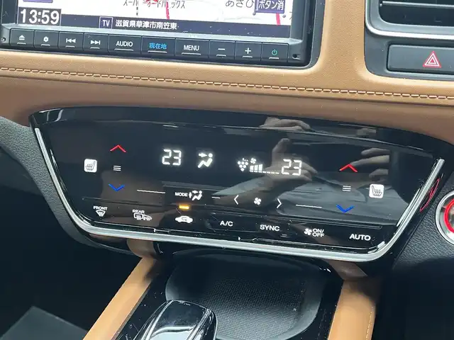 ホンダ ヴェゼル ハイブリッド Z ホンダセンシング 滋賀県 2020(令2)年 6.3万km クリスタルブラックパール 純正8インチナビ/Bluetooth/CD/DVD/iPod/AUX/フルセグTV/バックカメラ/追従クルーズコントロール/ホンダセンシング/ハーフレザーシート/シートヒーター/純正17インチアルミホイール/ETC