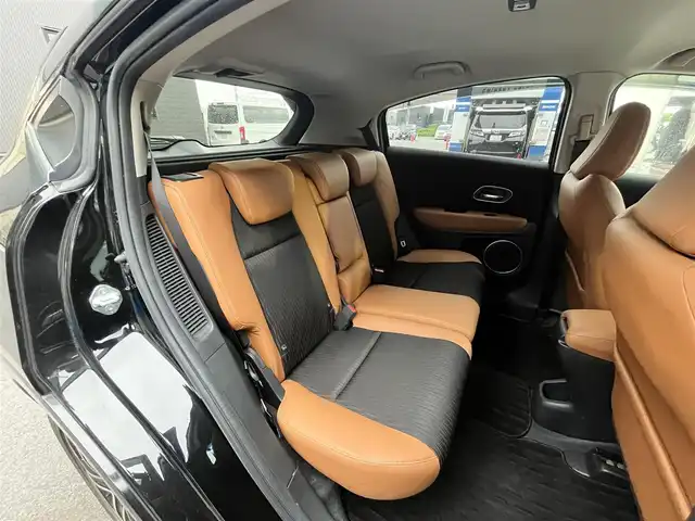 ホンダ ヴェゼル ハイブリッド Z ホンダセンシング 滋賀県 2020(令2)年 6.3万km クリスタルブラックパール 純正8インチナビ/Bluetooth/CD/DVD/iPod/AUX/フルセグTV/バックカメラ/追従クルーズコントロール/ホンダセンシング/ハーフレザーシート/シートヒーター/純正17インチアルミホイール/ETC