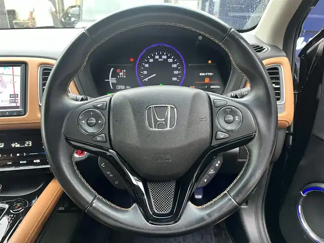 ホンダ ヴェゼル ハイブリッド Z ホンダセンシング 滋賀県 2020(令2)年 6.3万km クリスタルブラックパール 純正8インチナビ/Bluetooth/CD/DVD/iPod/AUX/フルセグTV/バックカメラ/追従クルーズコントロール/ホンダセンシング/ハーフレザーシート/シートヒーター/純正17インチアルミホイール/ETC