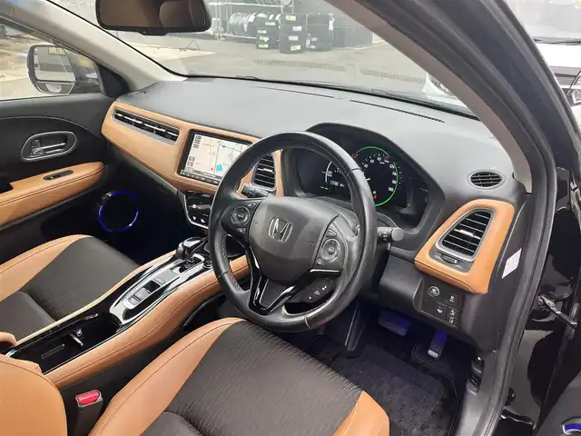 ホンダ ヴェゼル ハイブリッド Z ホンダセンシング 滋賀県 2020(令2)年 6.3万km クリスタルブラックパール 純正8インチナビ/Bluetooth/CD/DVD/iPod/AUX/フルセグTV/バックカメラ/追従クルーズコントロール/ホンダセンシング/ハーフレザーシート/シートヒーター/純正17インチアルミホイール/ETC