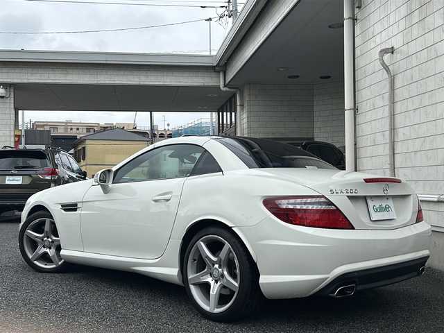 メルセデス・ベンツ ＳＬＫ２００ MT AMG スポーツPKG 神奈川県 2013(平25)年 3.9万km カルサイトホワイト AMGスポーツパッケージ/オープンカー/本革シート/OP純正１８インチAW/純正ナビ（AM/FM/SD/USB/BT/ワンセグTV)/クルーズコントロール（スピードリミッター）/ETC/シートヒーター/ネックヒーター/アテンションアシスト/電子パーキングブレーキ/純正フロアマット/HIDヘッドライト/ベンツブレーキキャリパー/保証書/取扱説明書