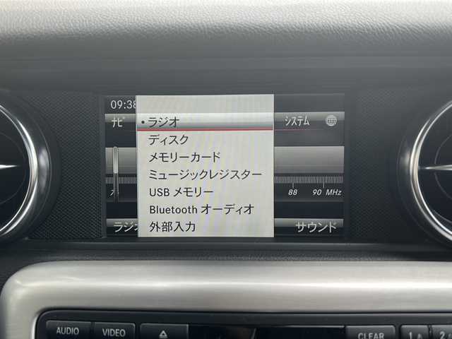 メルセデス・ベンツ ＳＬＫ２００ MT AMG スポーツPKG 神奈川県 2013(平25)年 3.9万km カルサイトホワイト AMGスポーツパッケージ/オープンカー/本革シート/OP純正１８インチAW/純正ナビ（AM/FM/SD/USB/BT/ワンセグTV)/クルーズコントロール（スピードリミッター）/ETC/シートヒーター/ネックヒーター/アテンションアシスト/電子パーキングブレーキ/純正フロアマット/HIDヘッドライト/ベンツブレーキキャリパー/保証書/取扱説明書