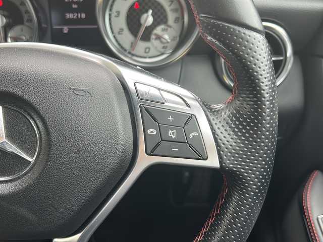 メルセデス・ベンツ ＳＬＫ２００ MT AMG スポーツPKG 神奈川県 2013(平25)年 3.9万km カルサイトホワイト AMGスポーツパッケージ/オープンカー/本革シート/OP純正１８インチAW/純正ナビ（AM/FM/SD/USB/BT/ワンセグTV)/クルーズコントロール（スピードリミッター）/ETC/シートヒーター/ネックヒーター/アテンションアシスト/電子パーキングブレーキ/純正フロアマット/HIDヘッドライト/ベンツブレーキキャリパー/保証書/取扱説明書