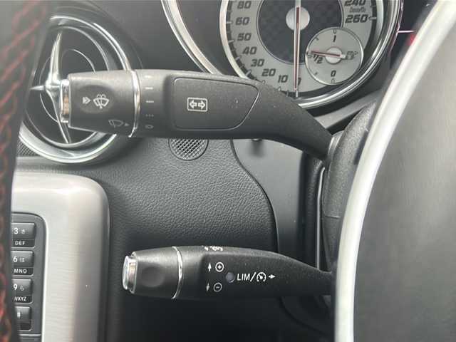メルセデス・ベンツ ＳＬＫ２００ MT AMG スポーツPKG 神奈川県 2013(平25)年 3.9万km カルサイトホワイト AMGスポーツパッケージ/オープンカー/本革シート/OP純正１８インチAW/純正ナビ（AM/FM/SD/USB/BT/ワンセグTV)/クルーズコントロール（スピードリミッター）/ETC/シートヒーター/ネックヒーター/アテンションアシスト/電子パーキングブレーキ/純正フロアマット/HIDヘッドライト/ベンツブレーキキャリパー/保証書/取扱説明書