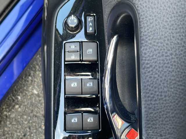 トヨタ プリウス A 福岡県 2016(平28)年 5.6万km ダークブルーマイカM 純正ナビ（DSZT-YC4T）/（AM/FM/BT/CD/DVD/フルセグTV）/ブラインドスポットモニター/ヘッドアップディスプレイ/レーダークルーズコントロール/バックカメラ/ドライブレコーダー/ETC2.0/パーキングアシスト/クリアランスソナー/オートライト/オートマチックハイビーム/レーンディパーチャーアラート/横滑り防止装置/フロアマット/ドアバイザー/スペアキー/取扱説明書/保証書