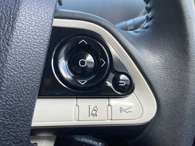 トヨタ プリウス A 福岡県 2016(平28)年 5.6万km ダークブルーマイカM 純正ナビ（DSZT-YC4T）/（AM/FM/BT/CD/DVD/フルセグTV）/ブラインドスポットモニター/ヘッドアップディスプレイ/レーダークルーズコントロール/バックカメラ/ドライブレコーダー/ETC2.0/パーキングアシスト/クリアランスソナー/オートライト/オートマチックハイビーム/レーンディパーチャーアラート/横滑り防止装置/フロアマット/ドアバイザー/スペアキー/取扱説明書/保証書