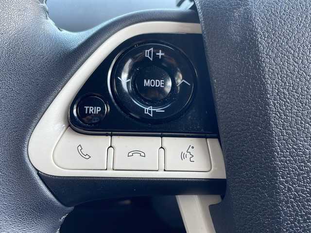 トヨタ プリウス A 福岡県 2016(平28)年 5.6万km ダークブルーマイカM 純正ナビ（DSZT-YC4T）/（AM/FM/BT/CD/DVD/フルセグTV）/ブラインドスポットモニター/ヘッドアップディスプレイ/レーダークルーズコントロール/バックカメラ/ドライブレコーダー/ETC2.0/パーキングアシスト/クリアランスソナー/オートライト/オートマチックハイビーム/レーンディパーチャーアラート/横滑り防止装置/フロアマット/ドアバイザー/スペアキー/取扱説明書/保証書