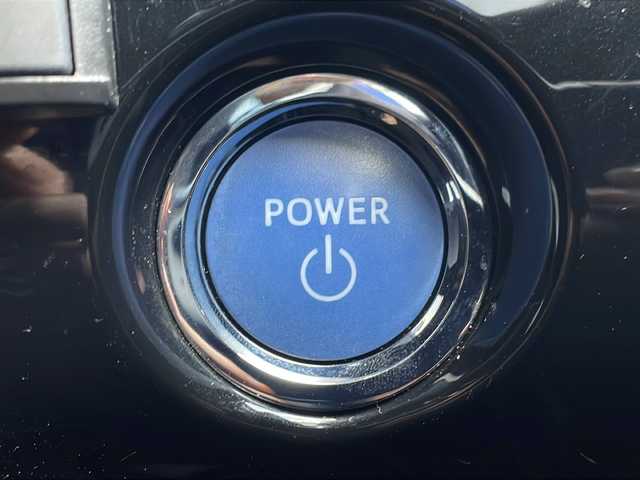 トヨタ プリウス A 福岡県 2016(平28)年 5.6万km ダークブルーマイカM 純正ナビ（DSZT-YC4T）/（AM/FM/BT/CD/DVD/フルセグTV）/ブラインドスポットモニター/ヘッドアップディスプレイ/レーダークルーズコントロール/バックカメラ/ドライブレコーダー/ETC2.0/パーキングアシスト/クリアランスソナー/オートライト/オートマチックハイビーム/レーンディパーチャーアラート/横滑り防止装置/フロアマット/ドアバイザー/スペアキー/取扱説明書/保証書