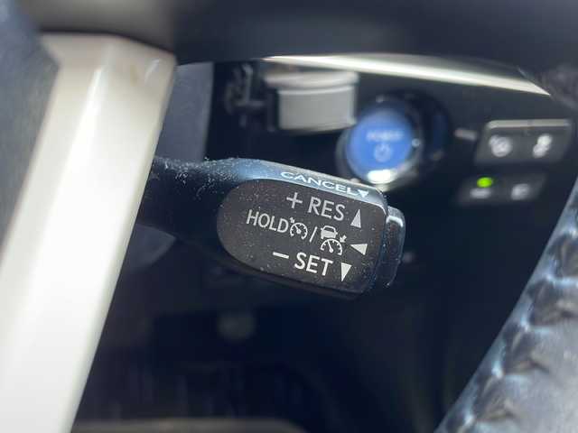 トヨタ プリウス A 福岡県 2016(平28)年 5.6万km ダークブルーマイカM 純正ナビ（DSZT-YC4T）/（AM/FM/BT/CD/DVD/フルセグTV）/ブラインドスポットモニター/ヘッドアップディスプレイ/レーダークルーズコントロール/バックカメラ/ドライブレコーダー/ETC2.0/パーキングアシスト/クリアランスソナー/オートライト/オートマチックハイビーム/レーンディパーチャーアラート/横滑り防止装置/フロアマット/ドアバイザー/スペアキー/取扱説明書/保証書