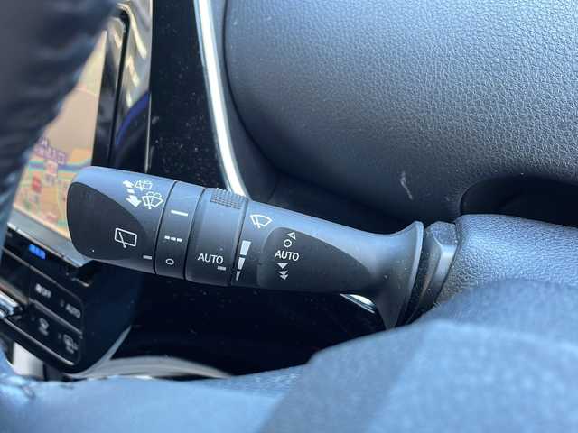 トヨタ プリウス A 福岡県 2016(平28)年 5.6万km ダークブルーマイカM 純正ナビ（DSZT-YC4T）/（AM/FM/BT/CD/DVD/フルセグTV）/ブラインドスポットモニター/ヘッドアップディスプレイ/レーダークルーズコントロール/バックカメラ/ドライブレコーダー/ETC2.0/パーキングアシスト/クリアランスソナー/オートライト/オートマチックハイビーム/レーンディパーチャーアラート/横滑り防止装置/フロアマット/ドアバイザー/スペアキー/取扱説明書/保証書