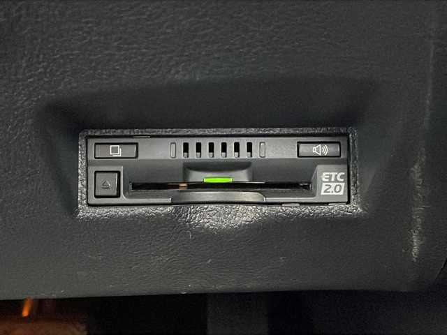 トヨタ プリウス A 福岡県 2016(平28)年 5.6万km ダークブルーマイカM 純正ナビ（DSZT-YC4T）/（AM/FM/BT/CD/DVD/フルセグTV）/ブラインドスポットモニター/ヘッドアップディスプレイ/レーダークルーズコントロール/バックカメラ/ドライブレコーダー/ETC2.0/パーキングアシスト/クリアランスソナー/オートライト/オートマチックハイビーム/レーンディパーチャーアラート/横滑り防止装置/フロアマット/ドアバイザー/スペアキー/取扱説明書/保証書